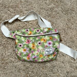 NWOT Herschel Flowered Hip Bag